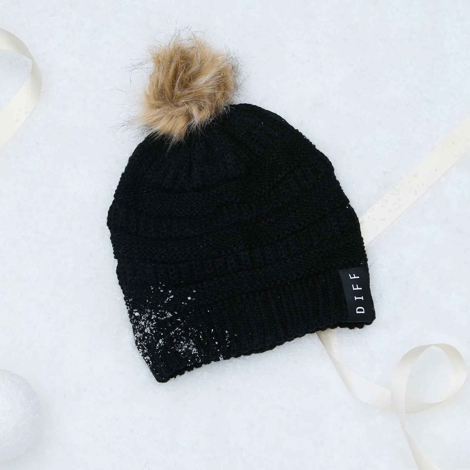 POM POM KNIT BEANIE - BLACK