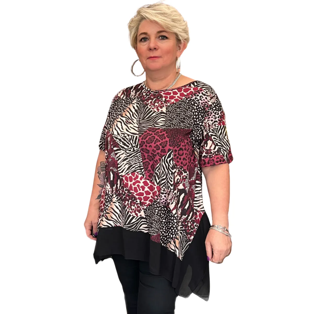 ROCKTHOSECURVES SHORT SLEEVE ABSTRACT TOP WITH CHIFFON HANKY HEM