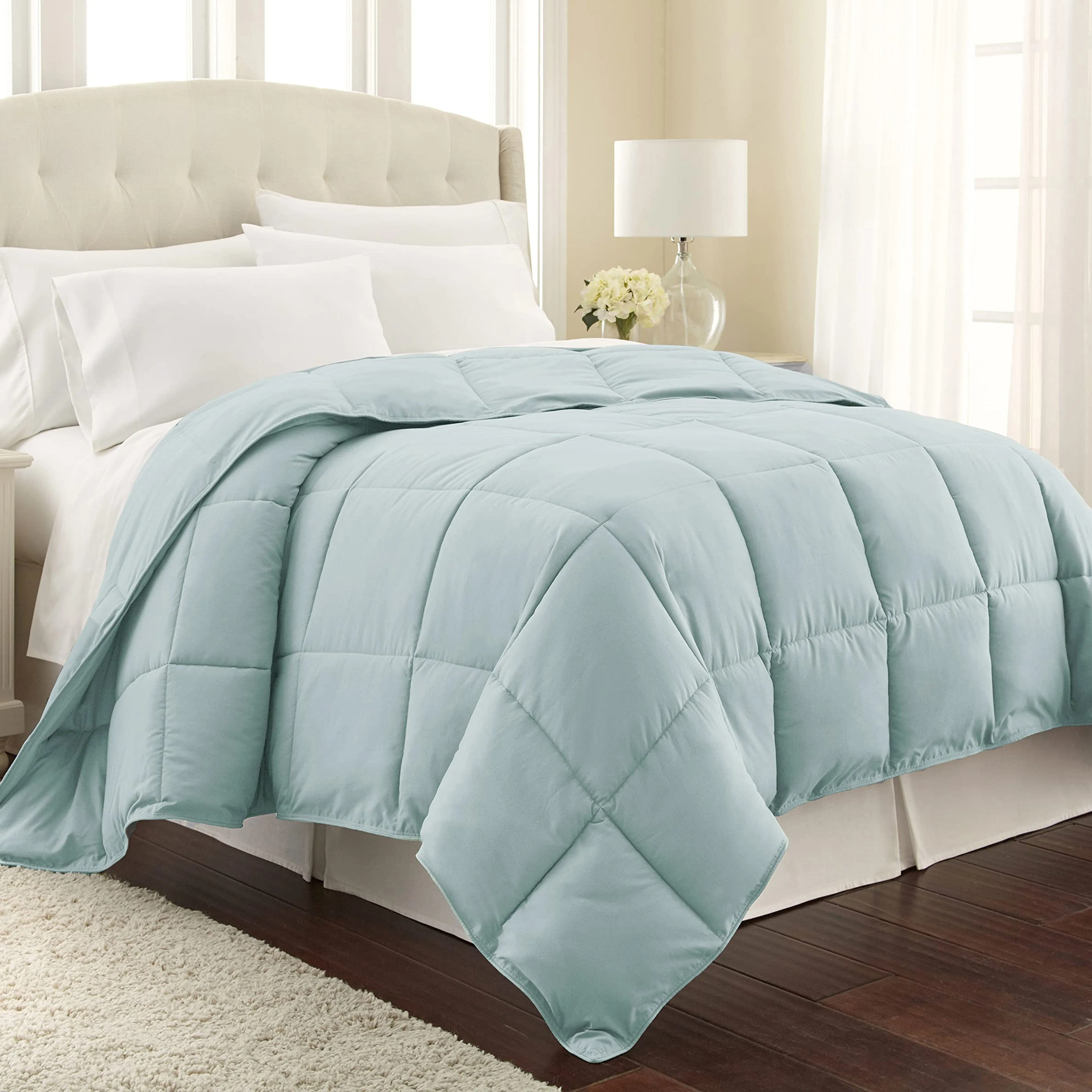 Vilano Down Alternative Comforter