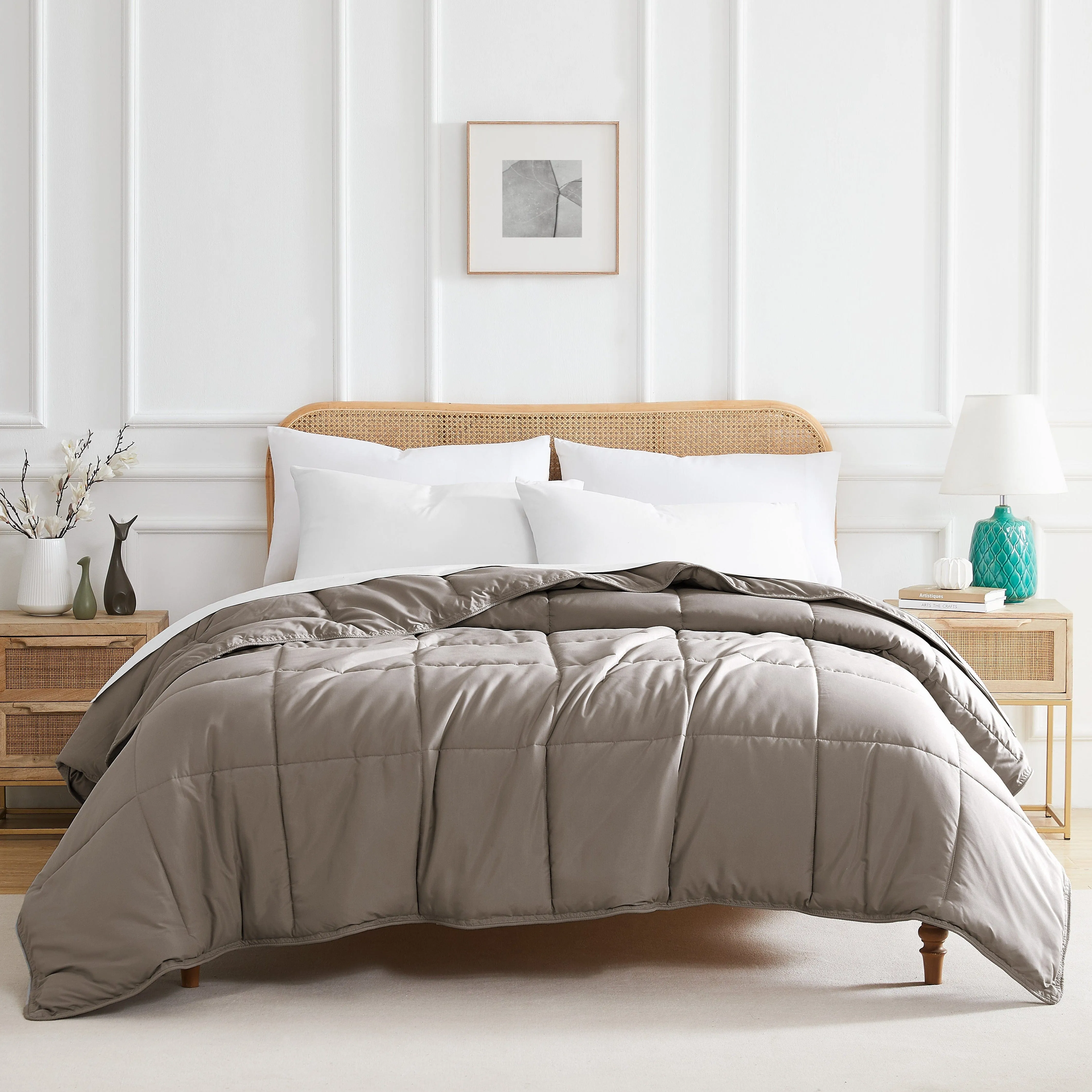 Vilano Down Alternative Comforter